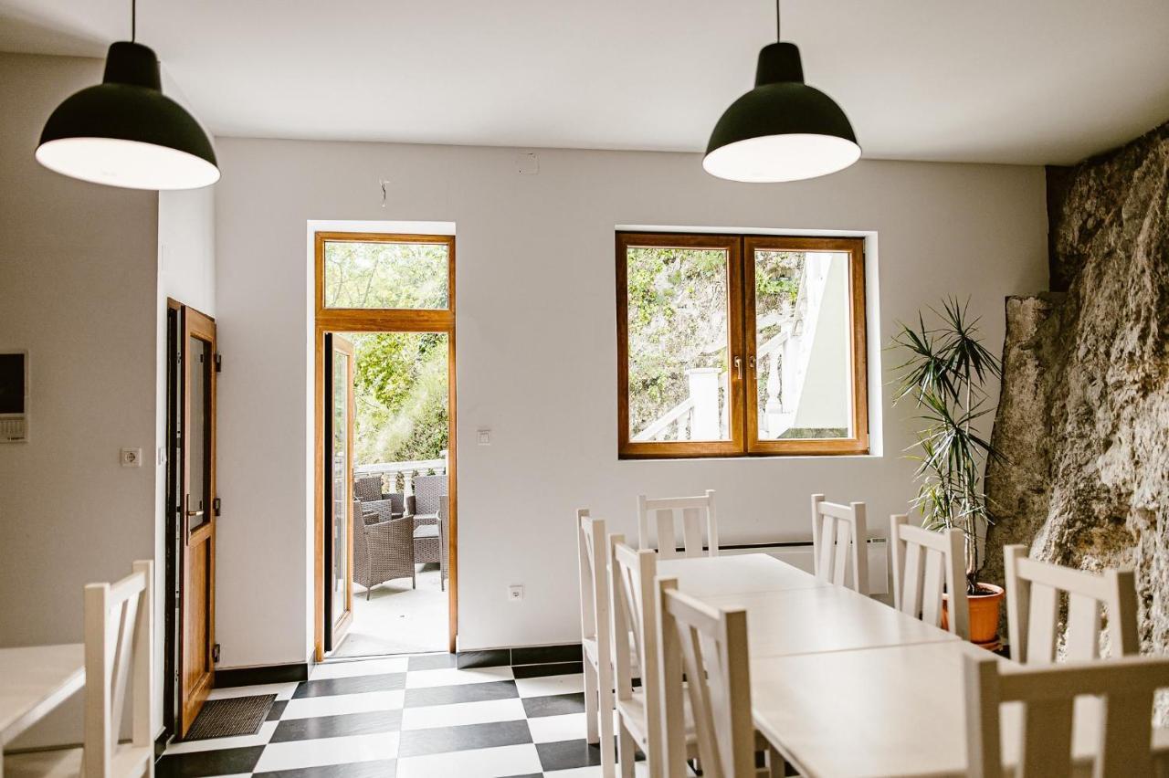 Aparthotel Sziklavendeghaz à Veszprém Extérieur photo